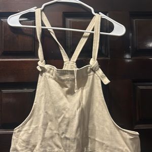 NWT women’s (junior sizing) Beige overalls. Size large